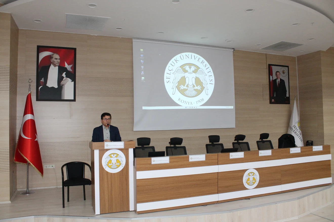 "İnsan Hakları Evrensel Mi Yoksa Kültürel Mi?" Konulu Münazara Gerçekleştirildi.