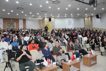 "Staja Giden Yol Kariyer ve İlk İş Deneyimi Zirvesi" Konulu Konferans Gerçekleştirildi.