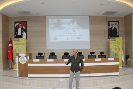 "Staja Giden Yol Kariyer ve İlk İş Deneyimi Zirvesi" Konulu Konferans Gerçekleştirildi.