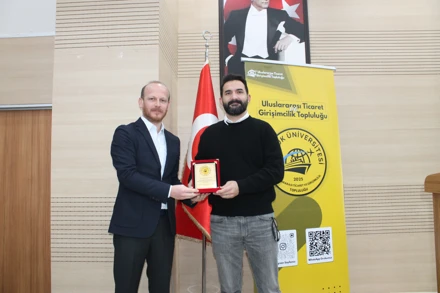 "Staja Giden Yol Kariyer ve İlk İş Deneyimi Zirvesi" Konulu Konferans Gerçekleştirildi.