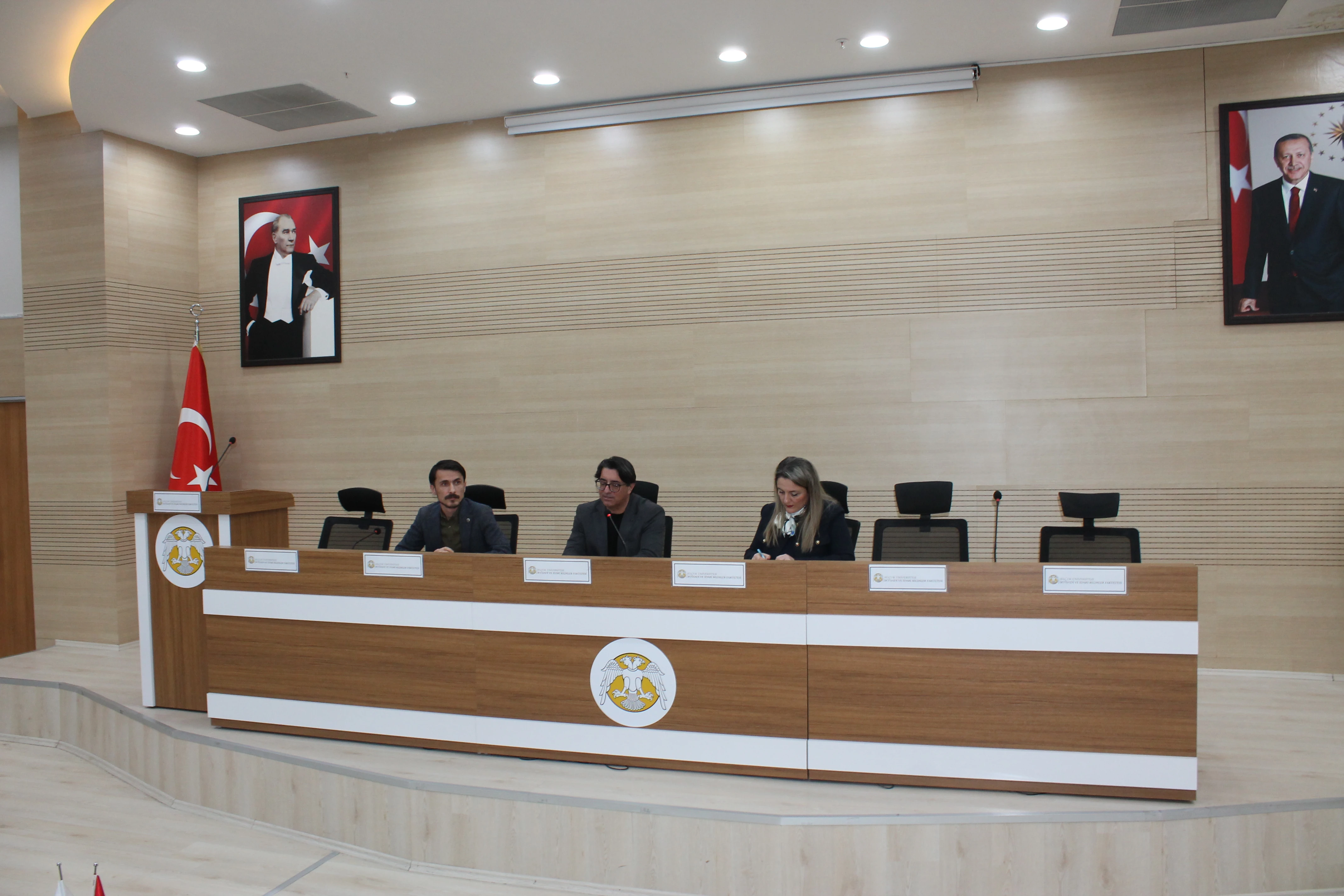 "İİBF Öğrenci Buluşmaları -II“ Konulu Söyleşi Gerçekleştirildi.