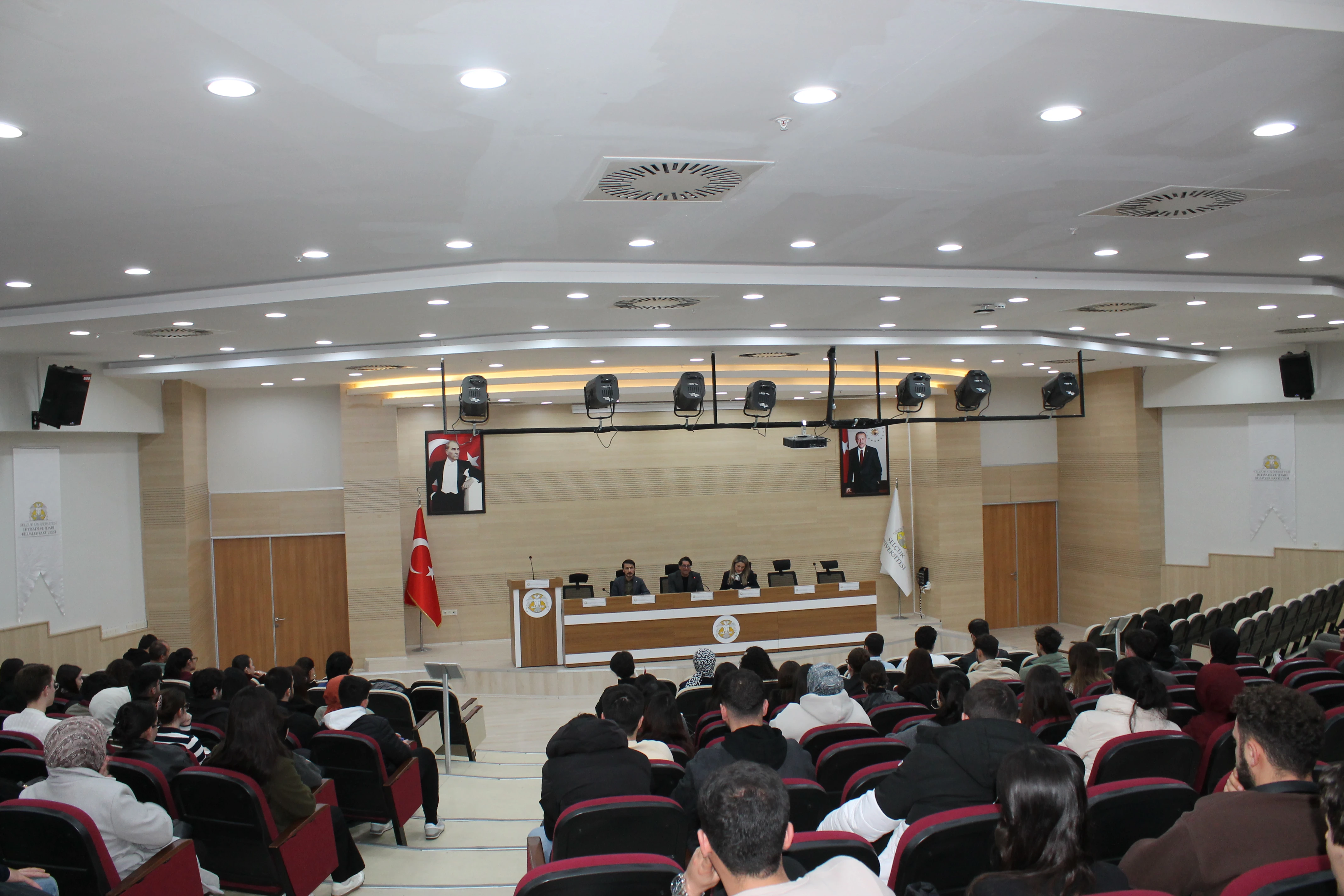 "İİBF Öğrenci Buluşmaları -II“ Konulu Söyleşi Gerçekleştirildi.