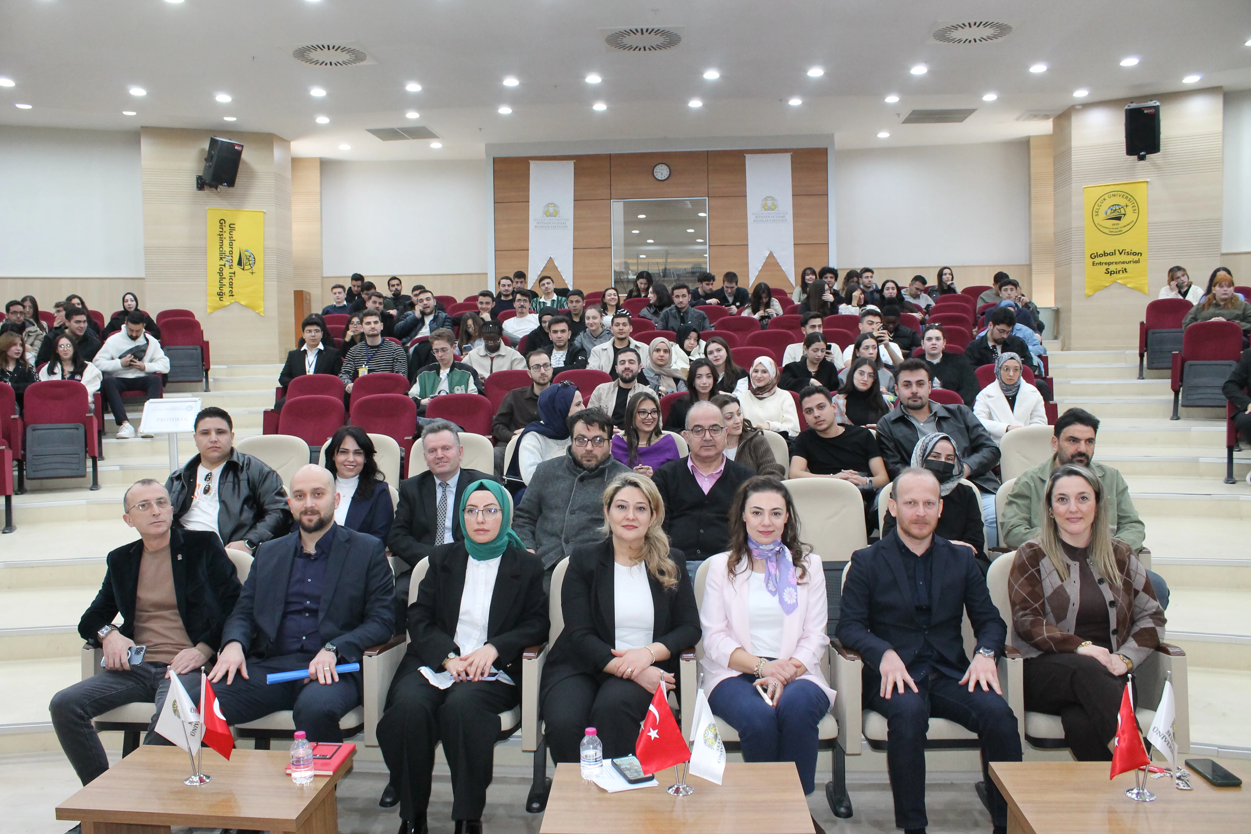 "Uluslararası Ticaretin Mesleki Yol Haritası“ Konulu Konferans Gerçekleştirildi.