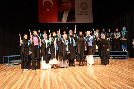 İlahiyat Fakültesi 2024 Yılı Mezuniyet Töreni Gerçekleştirildi