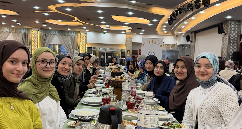 İLEDEP Hikme Öğrencileri İftar Sofrasında Bir Araya Geldi