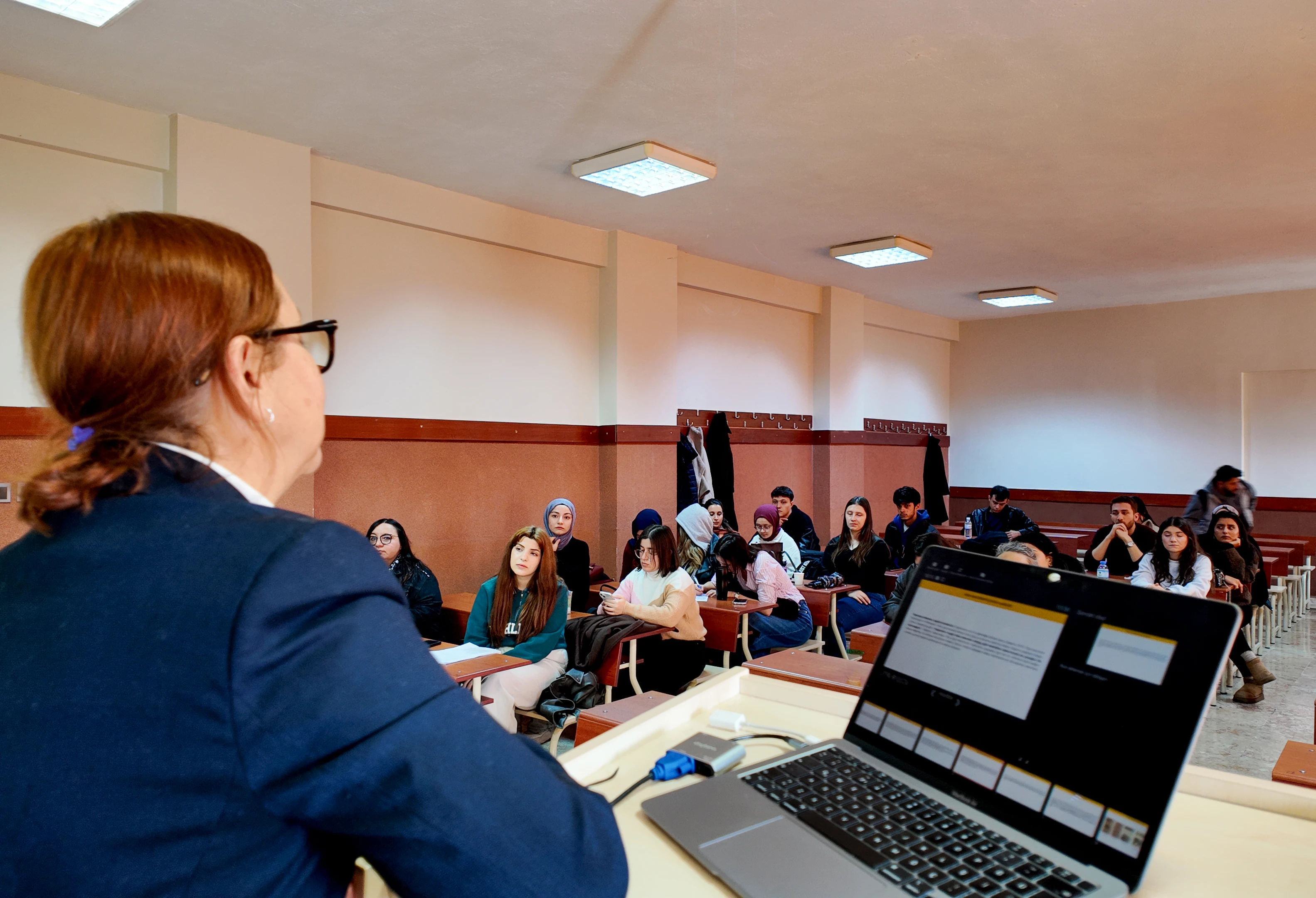 Cumhuriyet’in kültürel hafızasında çocuk dergileri konulu seminer düzenlendi