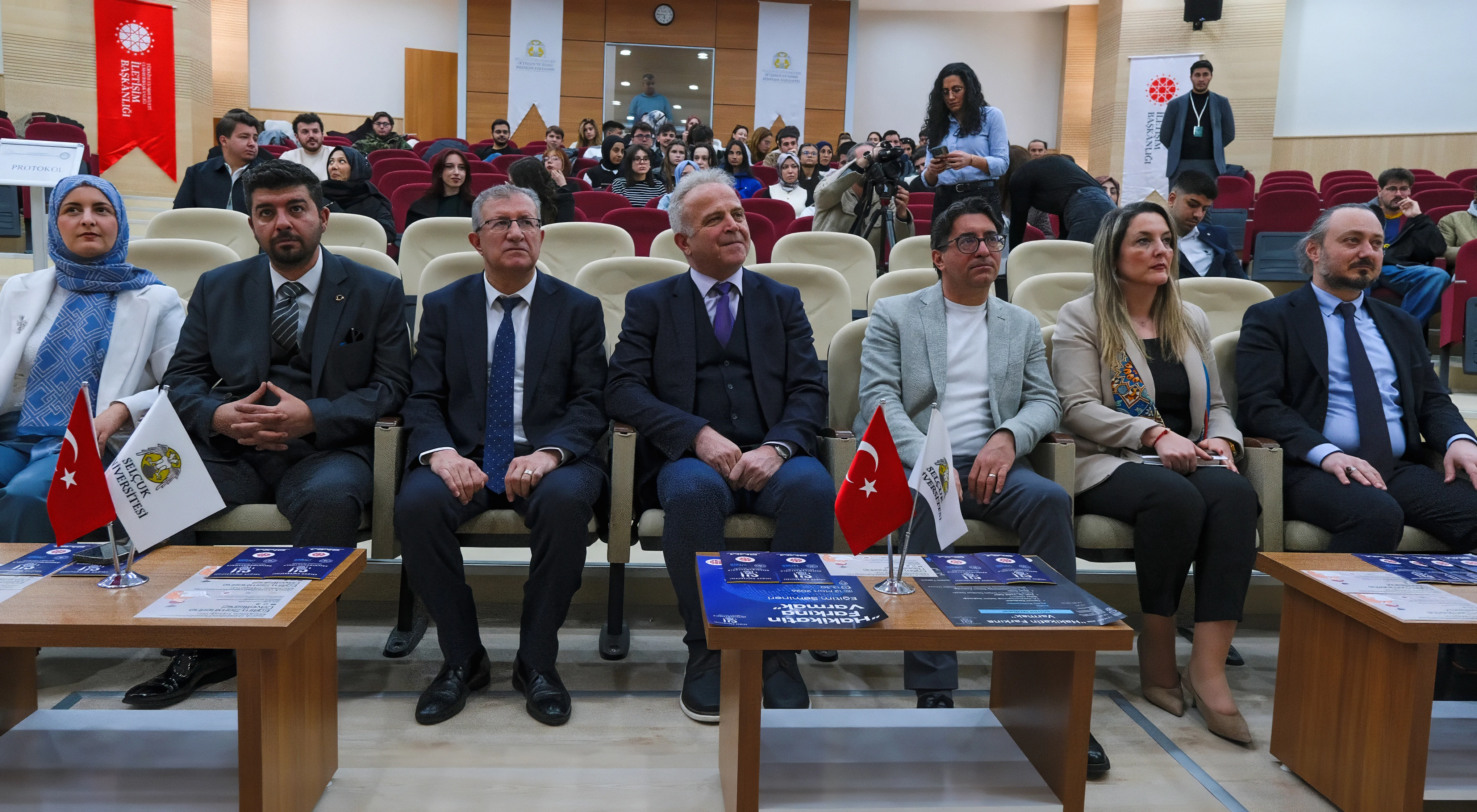 Selçuk Üniversitesinde dijital çağın tehdidi ele alındı: ‘Hakikatin Farkına Varmak’