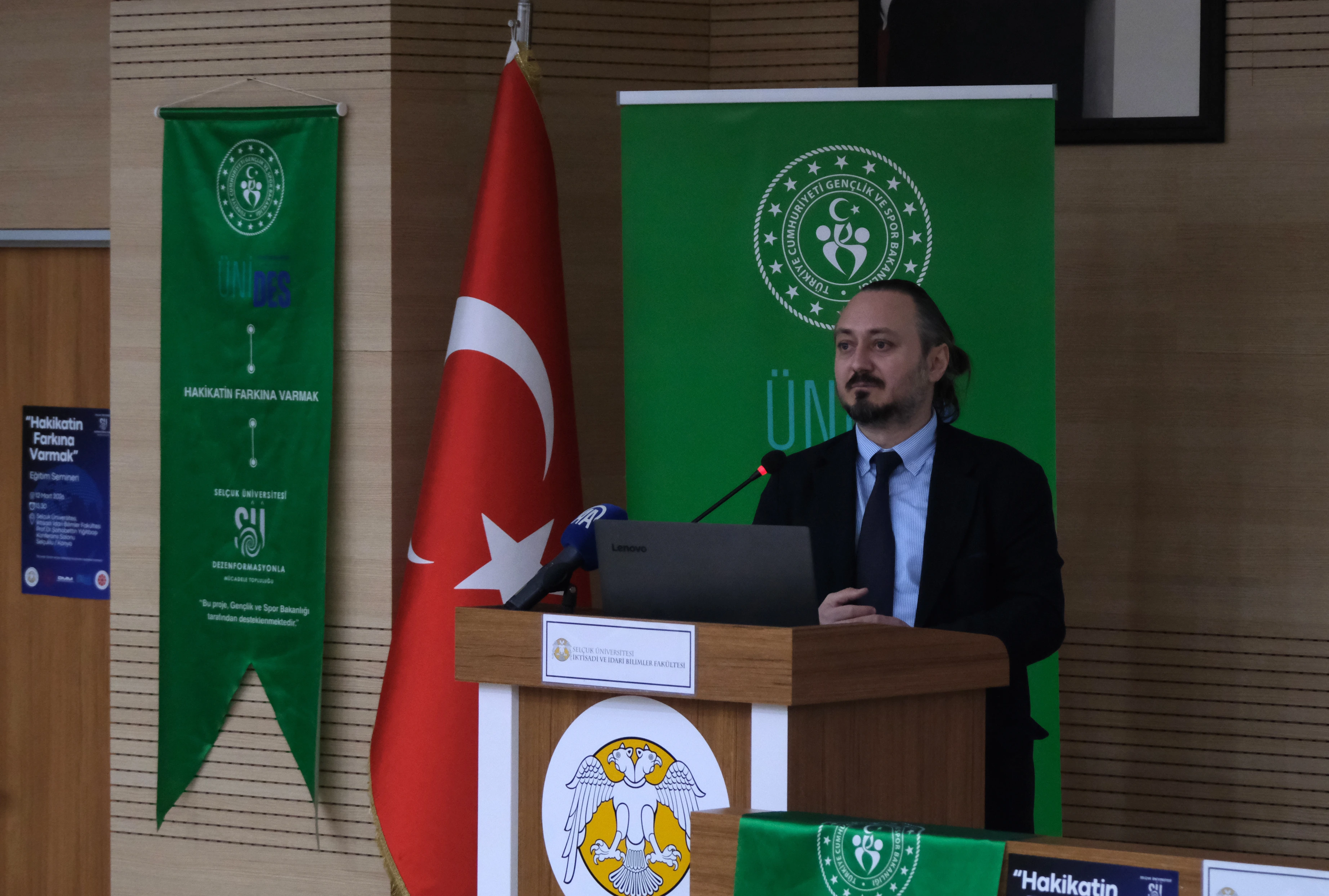 Selçuk Üniversitesinde dijital çağın tehdidi ele alındı: ‘Hakikatin Farkına Varmak’