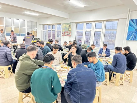 Ilgın Meslek Yüksekokulu Geleneksel İftar Programlarımız kapsamında bugünkü iftarımız Belediye Başkanı Sayın Yalçın ERTAŞ tarafından ikram edilmiştir.