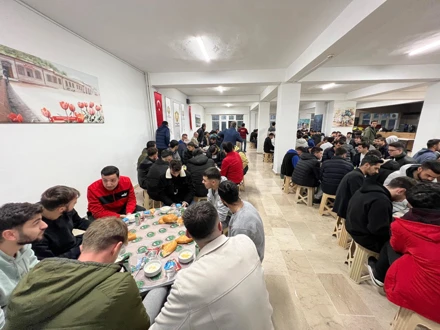 Ilgın Meslek Yüksekokulu Geleneksel İftar Programlarımız kapsamında bugünkü iftarımız akademik ve idari personellerimiz tarafından ikram edilmiştir.