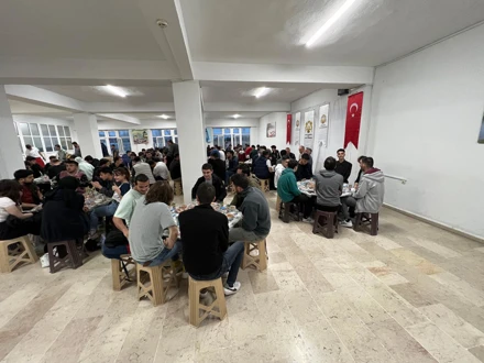 Ilgın Meslek Yüksekokulu Geleneksel İftar Programlarımız kapsamında bugünkü iftarımız isminin paylaşılmasını istemeyen Amasyalı ve Gödeneli iki hayırseverlerimiz tarafından ikram edilmiştir