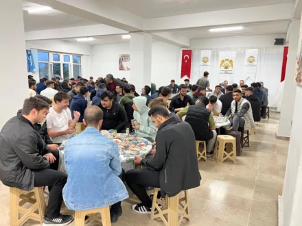 Ilgın Meslek Yüksekokulu Geleneksel İftar Programlarımız kapsamında bugünkü iftarımız isminin paylaşılmasını istemeyen Amasyalı ve Gödeneli iki hayırseverlerimiz tarafından ikram edilmiştir