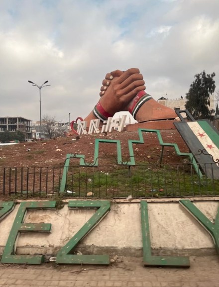 Fakülte dekanımız ve Fakülte sekreterimiz Suriye Azez'de üniversite yurdu açılışına katıldı.