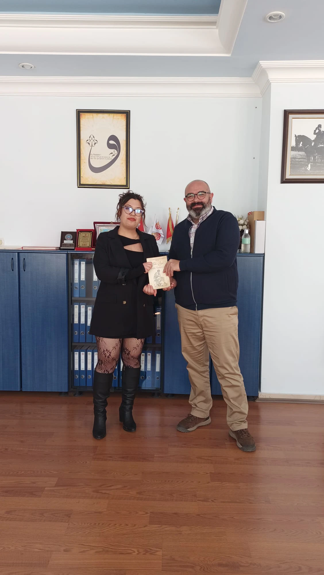 Okulumuzda Düzenlenen Satranç Turnuvasında Dereceye Giren Öğrencilerimize Hediye Takdimi