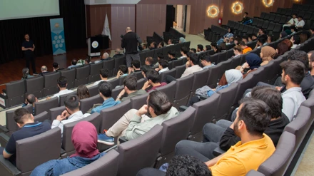 SÜ’de “Metaverse ve Yapay Zeka ile Eğitimin Geleceği” Paneli yapıldı