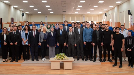 Türkiye’nin en genç Milletvekili Aydemir, SÜ’de öğrencilerle buluştu