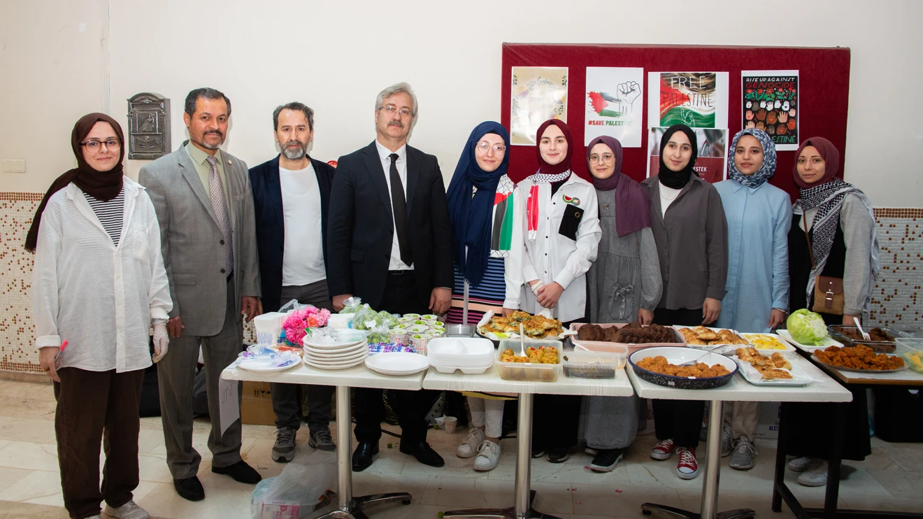 Selçuk Üniversitesi öğrencileri Gazze için kermes düzenledi