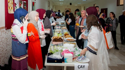 Selçuk Üniversitesi öğrencileri Gazze için kermes düzenledi