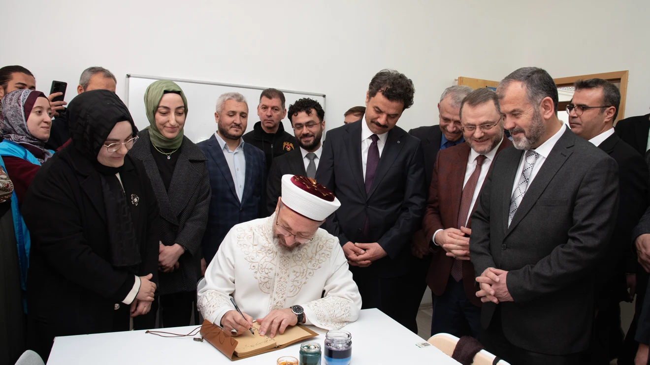 Diyanet İşleri Başkanı Erbaş, öğrencilerle buluştu