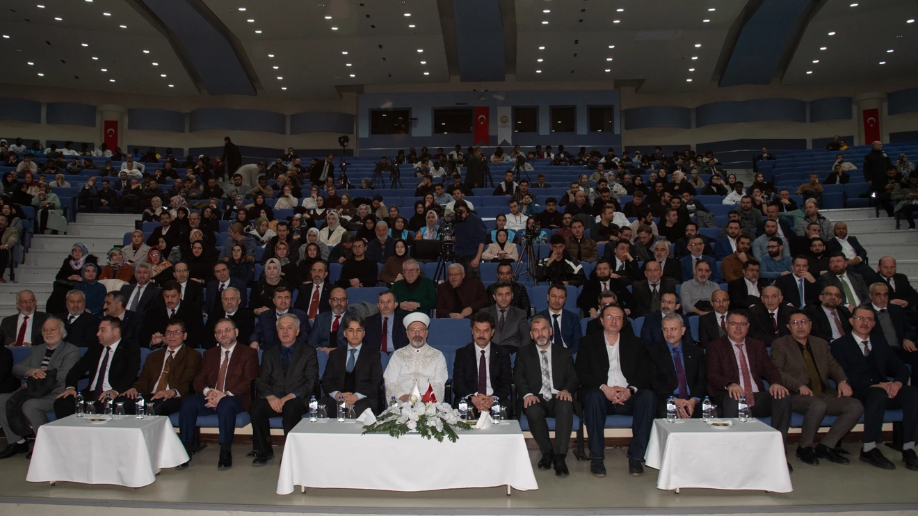 Diyanet İşleri Başkanı Erbaş, öğrencilerle buluştu