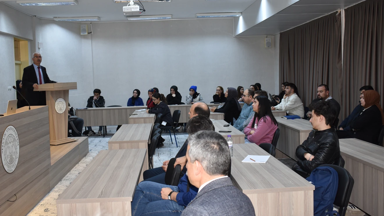  Selçuk Üniversitesinde Çin’in Doğu Türkistan politikaları konuşuldu