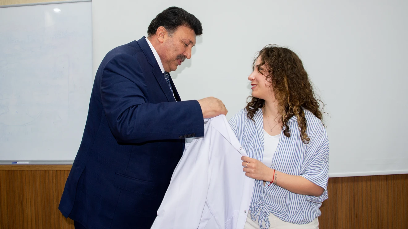 Fen Fakültesi öğrencileri beyaz önlük giydi