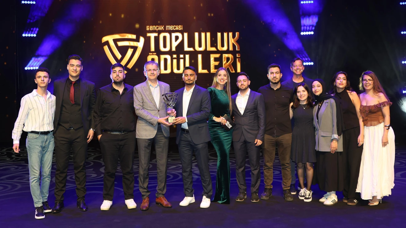 Selçuk Üniversitesi öğrenci toplulukları ödüllerle göz doldurdu