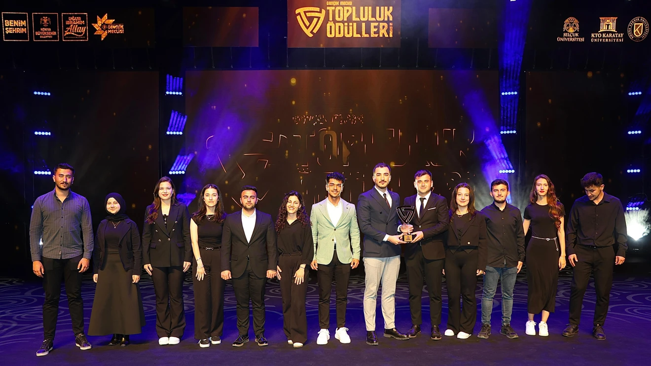 Selçuk Üniversitesi öğrenci toplulukları ödüllerle göz doldurdu