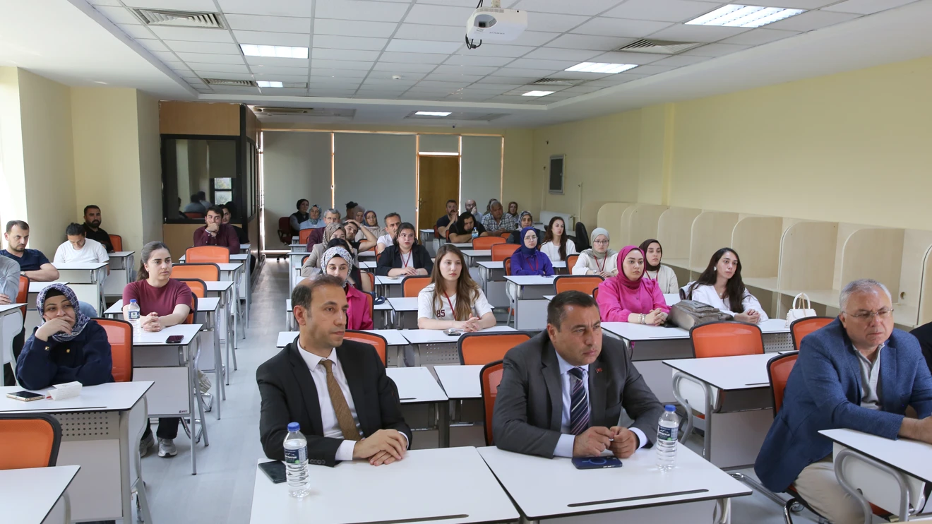 İletişim Başkanlığı Konya Bölge Müdürü Tunç, öğrencilerle buluştu