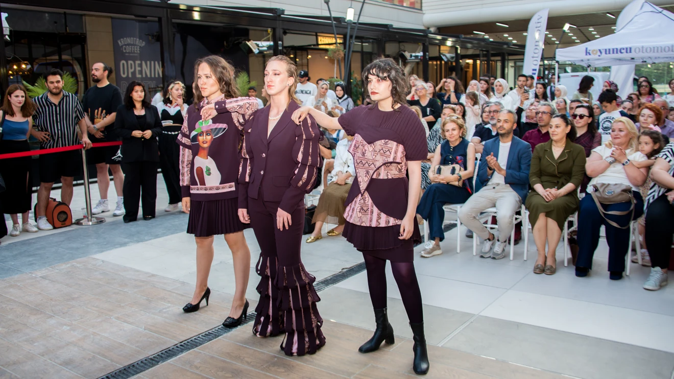 Selçuk’ta 2025 mezunları özgün tasarımlarını sergiledi