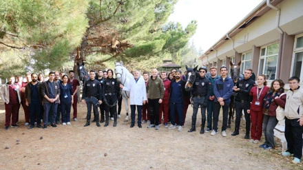 Atlı Polis Birliği’nin atlarına Selçuk Üniversitesinden sağlık desteği