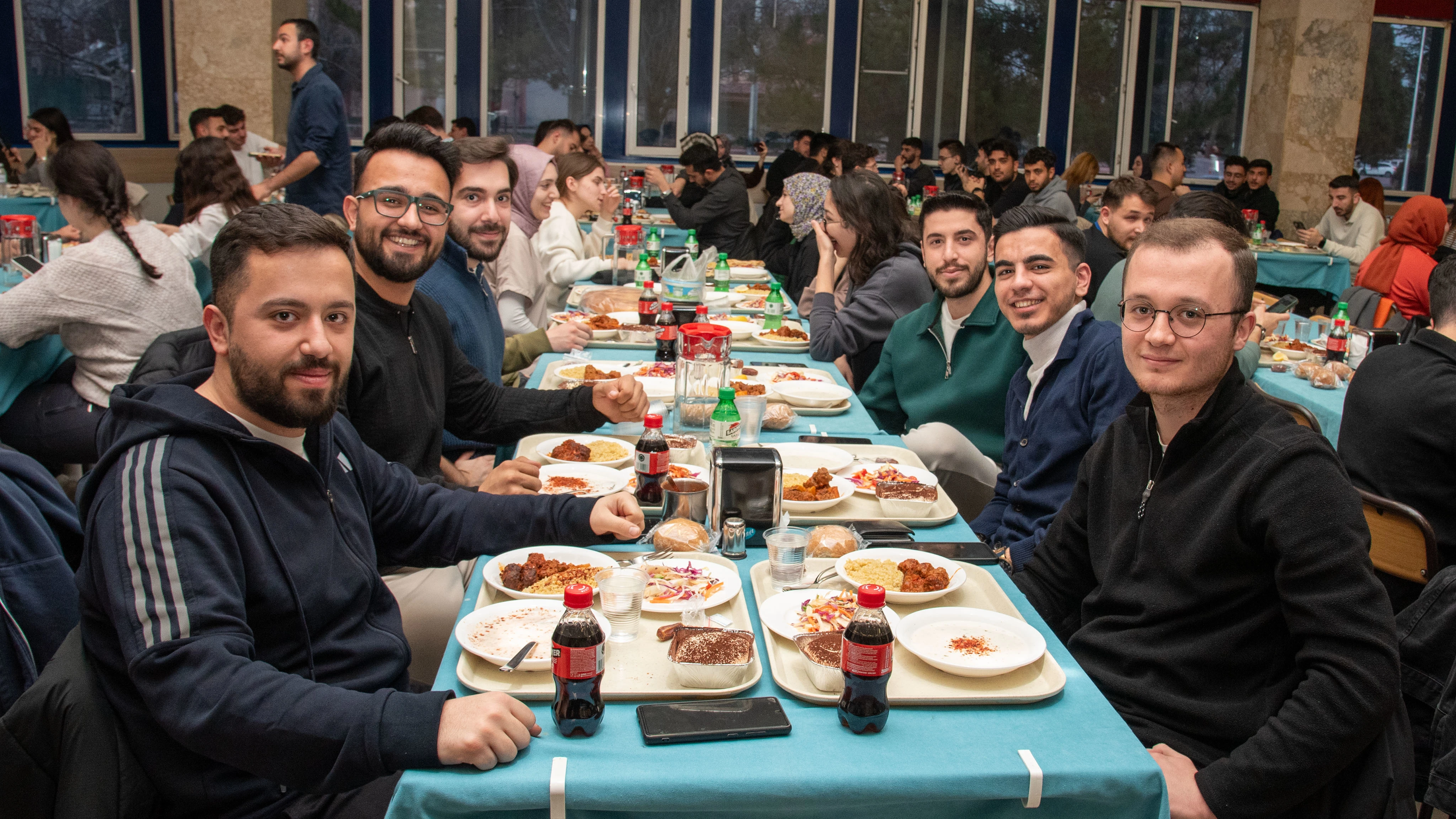Selçuk Üniversitesi Yemekhanesinde binlerce öğrenci iftar sofralarında buluşuyor