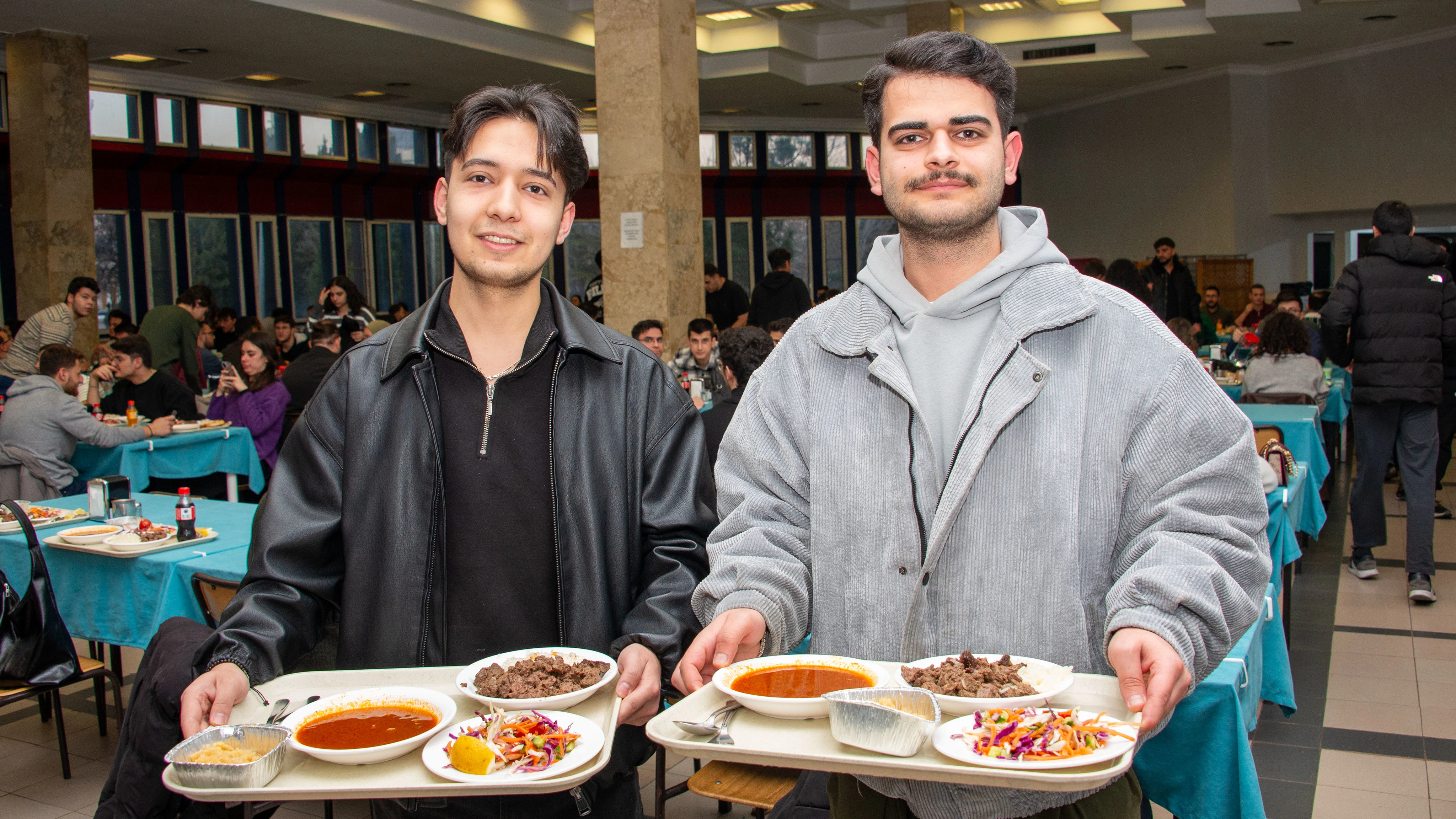 Selçuk Üniversitesi Yemekhanesinde binlerce öğrenci iftar sofralarında buluşuyor