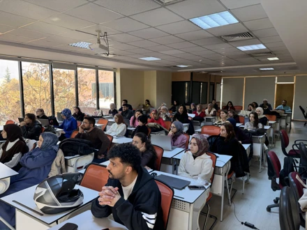 Selçuk Üniversitesi Sağlık Bilimleri Fakültesi öğrencilerine, Kütüphanemiz tarafından EndNote kaynakça yönetim sistemi eğitimi verildi