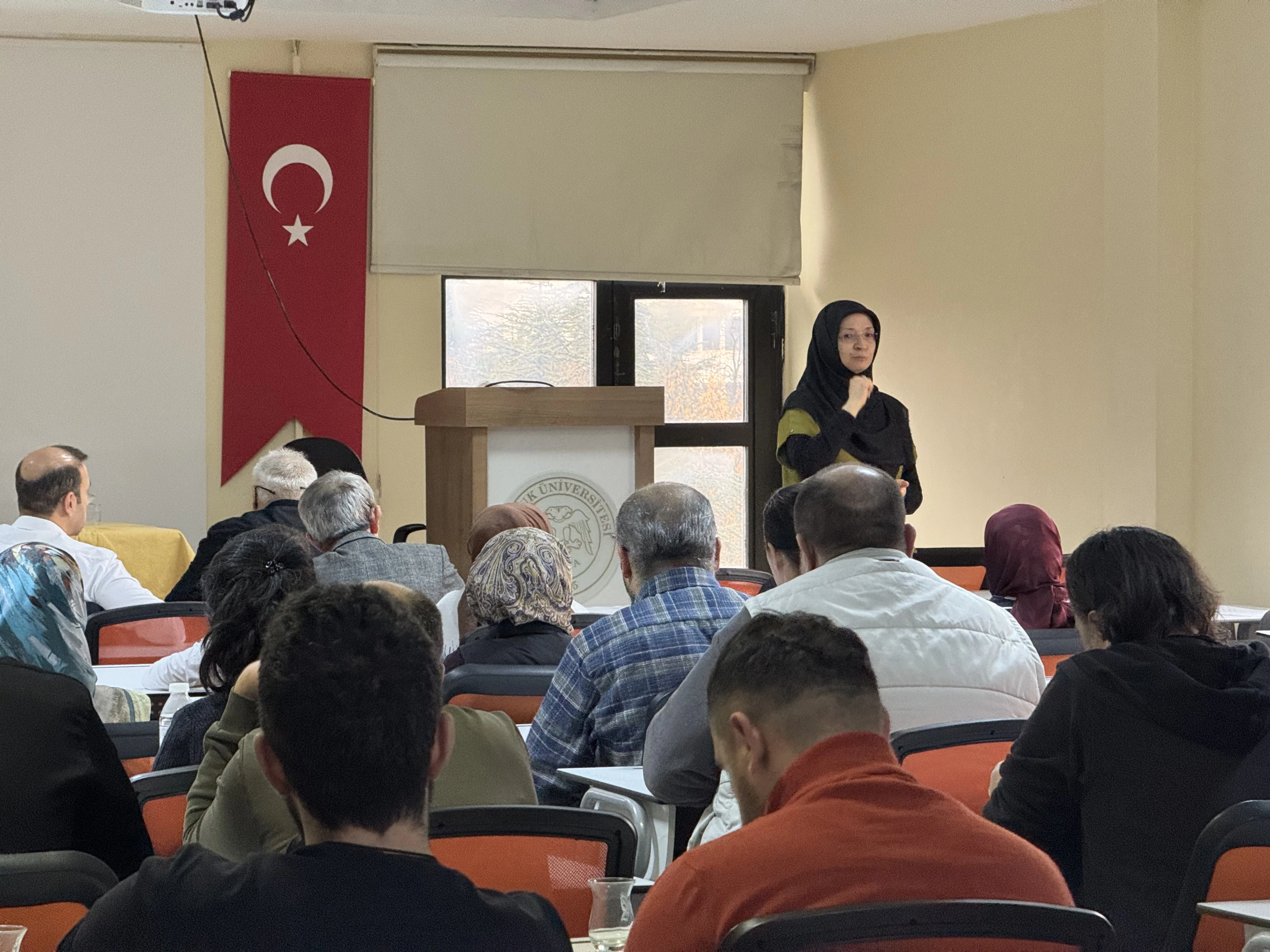 Kütüphanemizde "Verimli Çalışmanın Görünmeyen Yüzü: Ruh Sağlığı" Konulu Hizmet İçi Eğitim Gerçekleştirildi