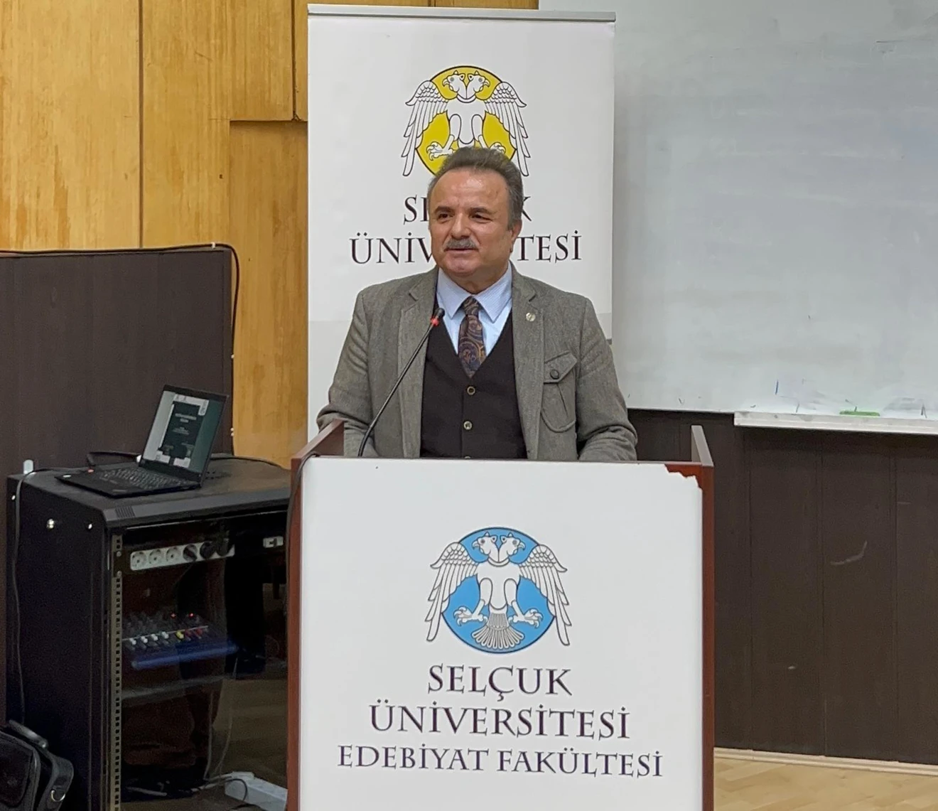 "Kültür ve Edebiyatımızda Mevlâna" Konferansı