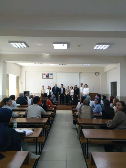 SAĞLIK YÖNETİMİ BÖLÜMÜ 2025-2026 1. SINIF ÖĞRENCİLERİ İLE ORYANTASYON VE TANIŞMA TOPLANTISI