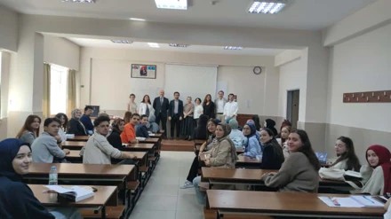 SAĞLIK YÖNETİMİ BÖLÜMÜ 2025-2026 1. SINIF ÖĞRENCİLERİ İLE ORYANTASYON VE TANIŞMA TOPLANTISI