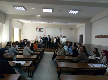 SAĞLIK YÖNETİMİ BÖLÜMÜ 2025-2026 1. SINIF ÖĞRENCİLERİ İLE ORYANTASYON VE TANIŞMA TOPLANTISI