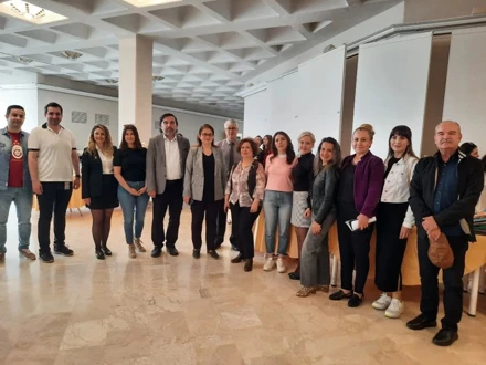 Eğitici Materyal Geliştirir 3