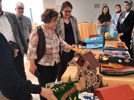 Eğitici Materyal Geliştirir 3