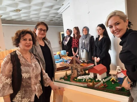 Eğitici Materyal Geliştirir 3