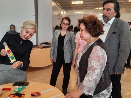 Eğitici Materyal Geliştirir 3