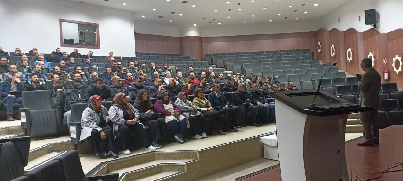 Selçuk Üniversitesinde "Çalışma Hayatında İletişim" konulu eğitim-1...