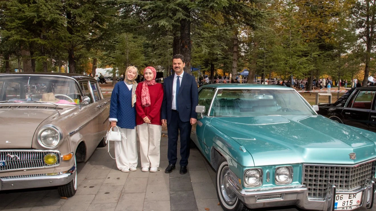 Selçuk Üniversitesinde Tanışma Şenliği renkli görüntülerle sona erdi