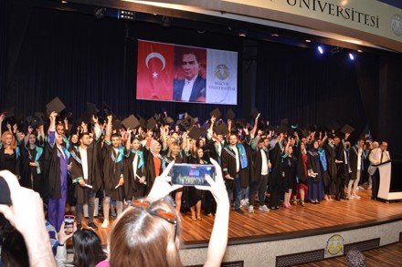 GENÇLERİMİZİ MEZUNİYET SEVİNCİ VE COŞKUSU YAŞATARAK UĞURLADIK