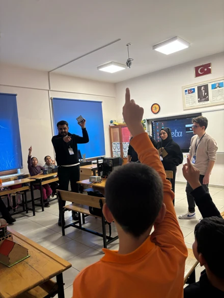 SÜDEV Topluluğundan Sarayköy İlkokulu’na Teknoloji ve Sanat Dolu Ziyaret