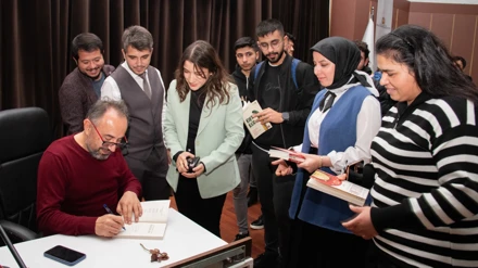 Kızıl Elma Ne/resi/dir? adlı konferans gerçekleştirildi. 